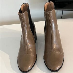 Journey Collection Block HeelElegant Brown Leather Ankle Boots‎ Size 9.5 New